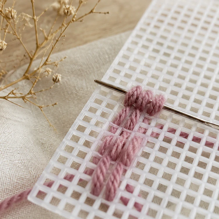 WIZARDI-MESH Plastová AIDA 7ct - průhledná